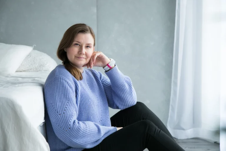 Valokuvaajamestari Petra Vii studiollaan.