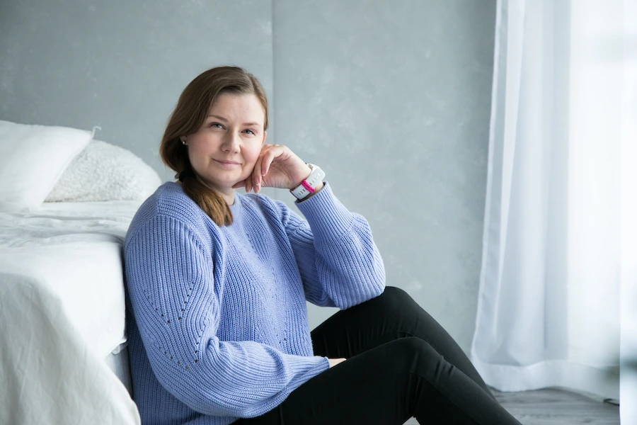 Valokuvaajamestari Petra Vii studiollaan.